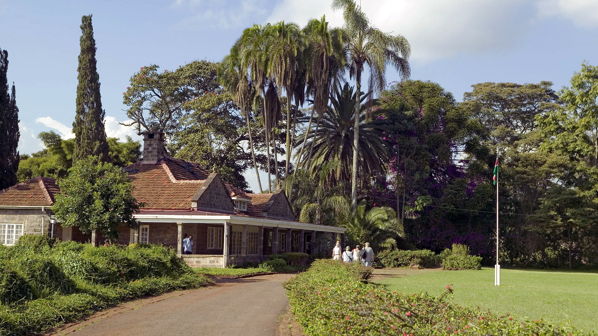 Half Day Out of Africa Tour (Karen Blixen + Giraffe Center) Half Day Out of Africa Tour (Karen Blixen + Giraffe Center)